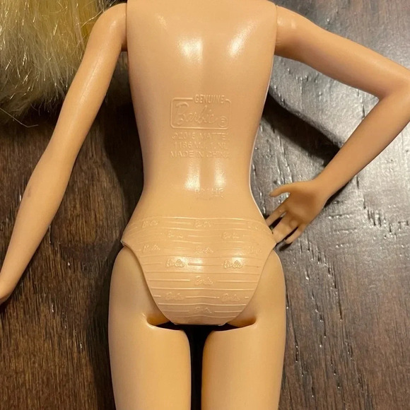 Two Barbie Dolls Millie Blonde Left Side Part Flat Feet Bent Right Arm 2015 - Picture 6 of 8